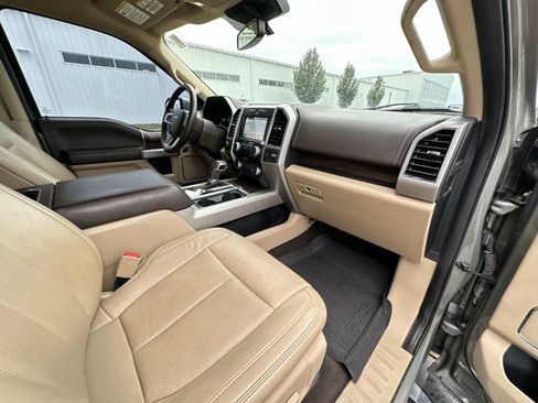 Used 2019 Ford F150 Lariat w/ Equipment Group 502A Luxury AWD/4WD image 28