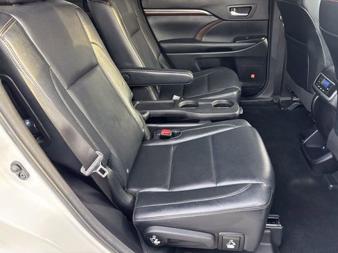 Used 2014 Toyota Highlander Limited image 42
