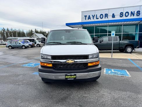 Used 2024 Chevrolet Express 3500 LT w/ LT Preferred Equipment Group image 2