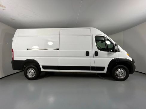 Used 2025 RAM ProMaster 2500 w/ Convenience Group FWD image 8