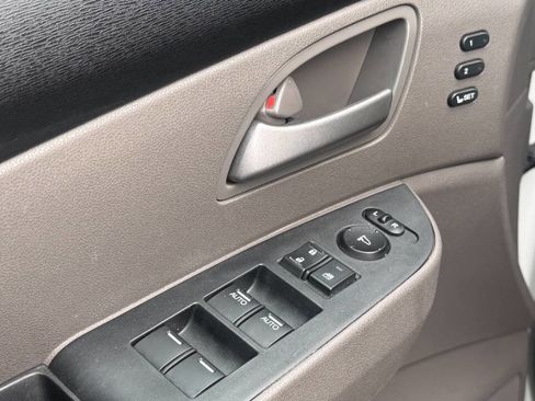 Used 2013 Honda Odyssey Touring Elite image 25