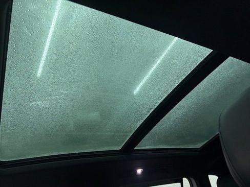 Used 2022 Volkswagen Tiguan SEL R-Line image 26