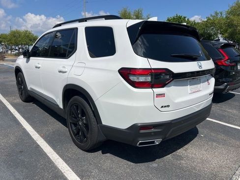 Certified 2025 Honda Pilot Black Edition image 4