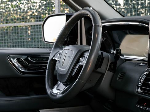 Used 2018 Lincoln Navigator Reserve w/ Technology Package image 19