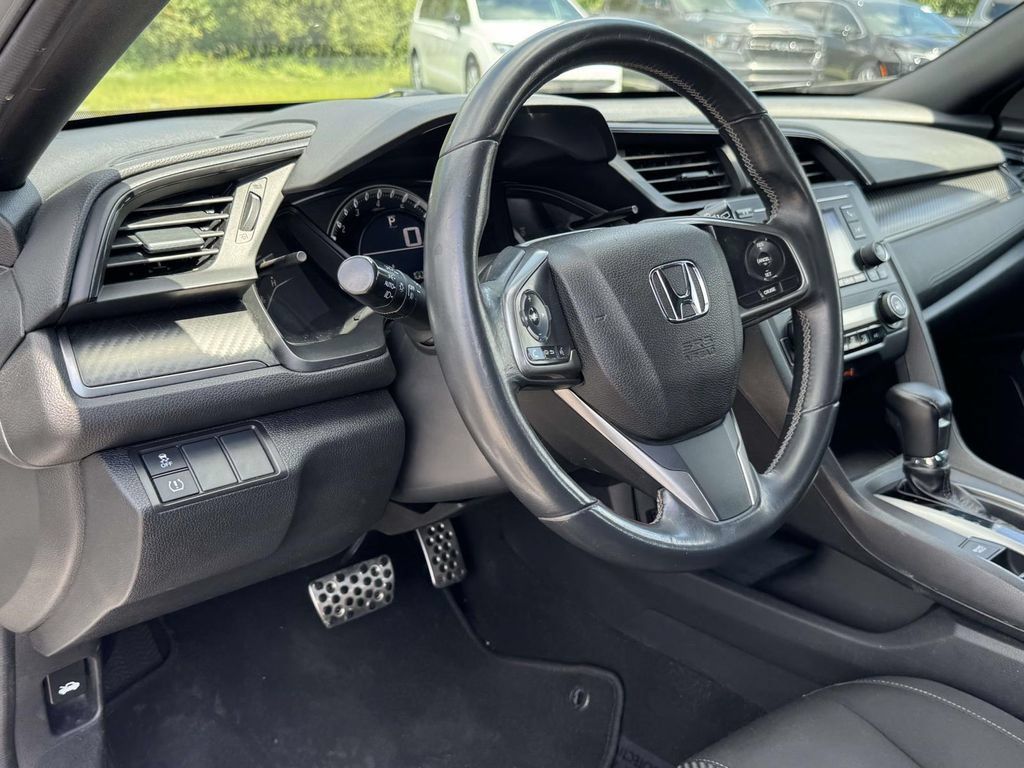 Used 2017 Honda Civic Sport image 2