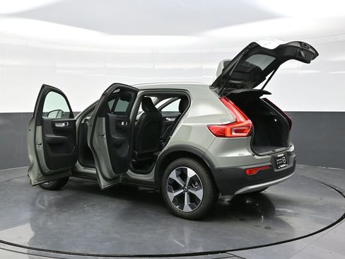Used 2025 Volvo XC40 B5 Plus image 40