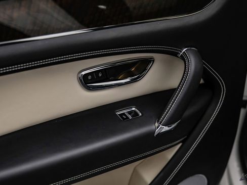 Used 2019 Bentley Bentayga image 91