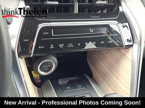 Used 2024 Toyota Venza XLE image 14