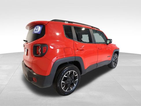 Used 2023 Jeep Renegade Latitude AWD/4WD image 4
