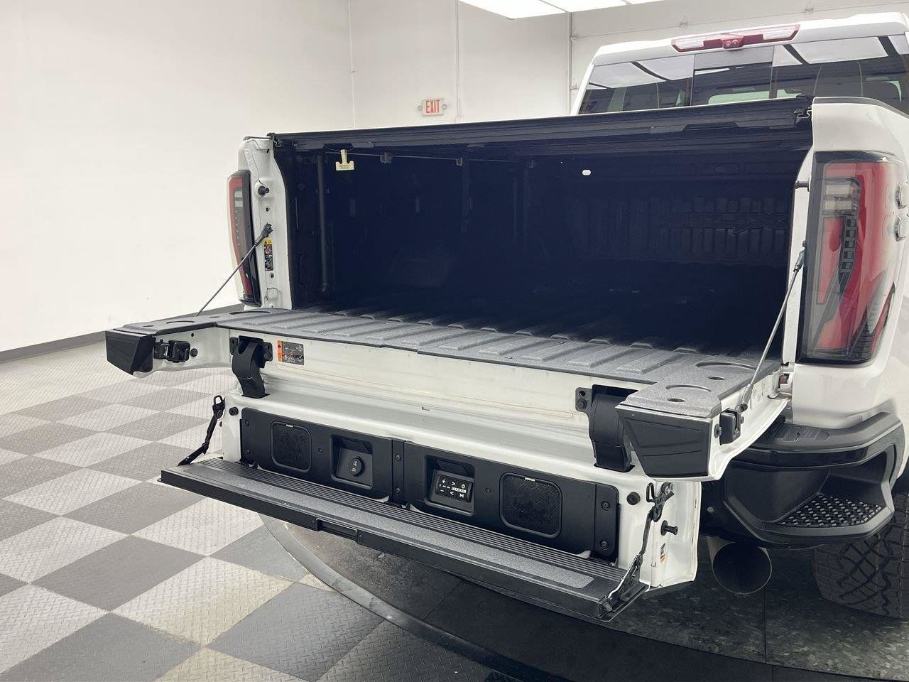 Used 2024 GMC Sierra 2500 AT4X AWD/4WD image 37