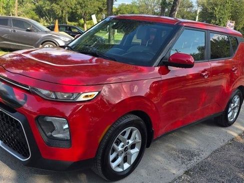 Used 2022 Kia Soul LX w/ Technology Package FWD image 1