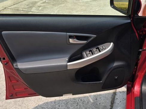 Used 2013 Toyota Prius Four w/ Deluxe Solar Roof Pkg FWD image 15