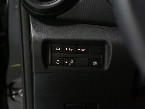 Certified 2025 Nissan Kicks Play S image 9