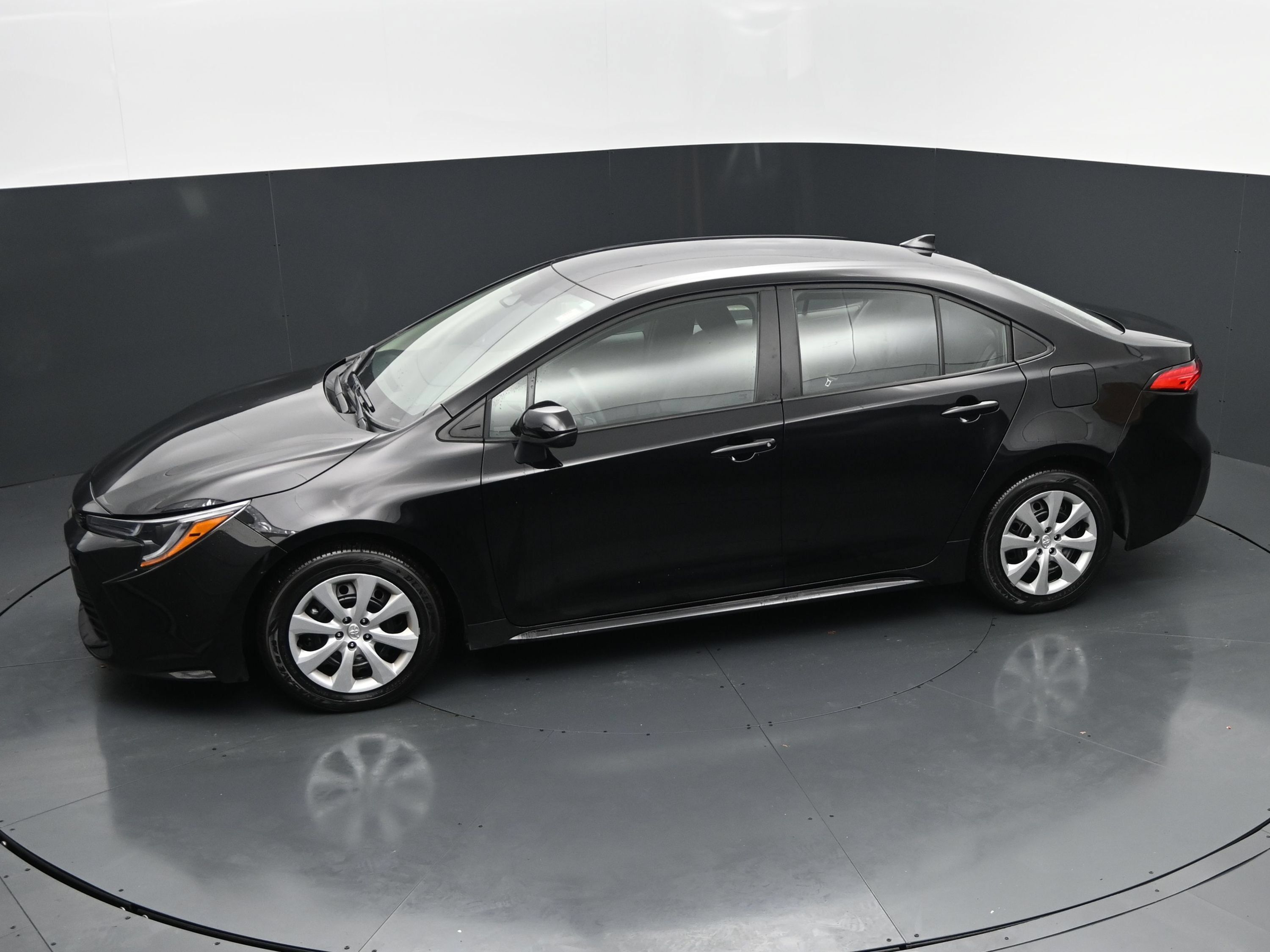 Used 2026 Toyota Corolla LE FWD image 28