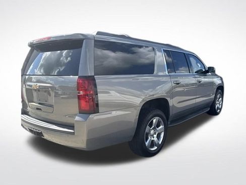 Used 2017 Chevrolet Suburban LT w/ Luxury Package RWD image 4