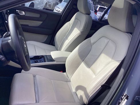 Certified 2023 Volvo XC40 B4 Plus w/ Protection Package Premier image 16