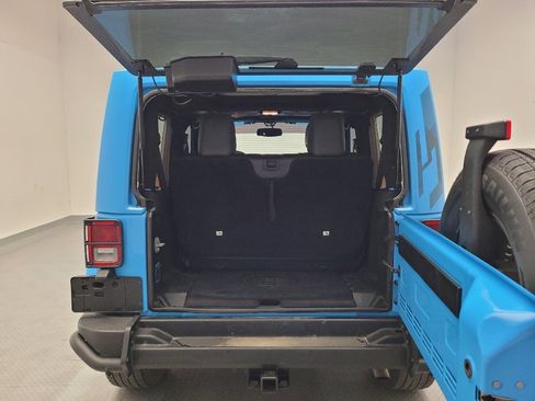 Used 2017 Jeep Wrangler Sahara AWD/4WD image 29
