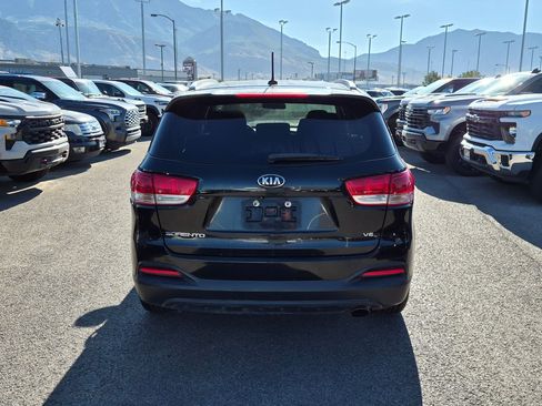 Used 2018 Kia Sorento LX AWD/4WD image 4