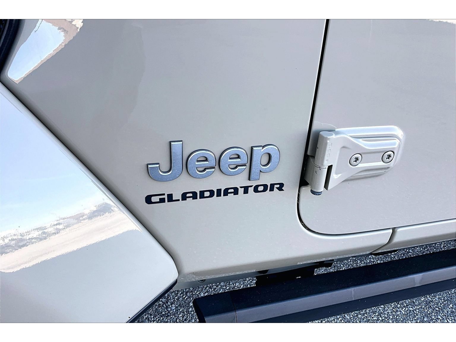 Used 2022 Jeep Gladiator Overland w/ Trailer Tow Package AWD/4WD image 40