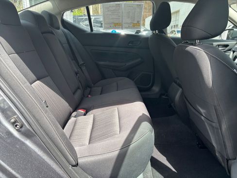 Used 2025 Nissan Altima 2.5 SV FWD image 39