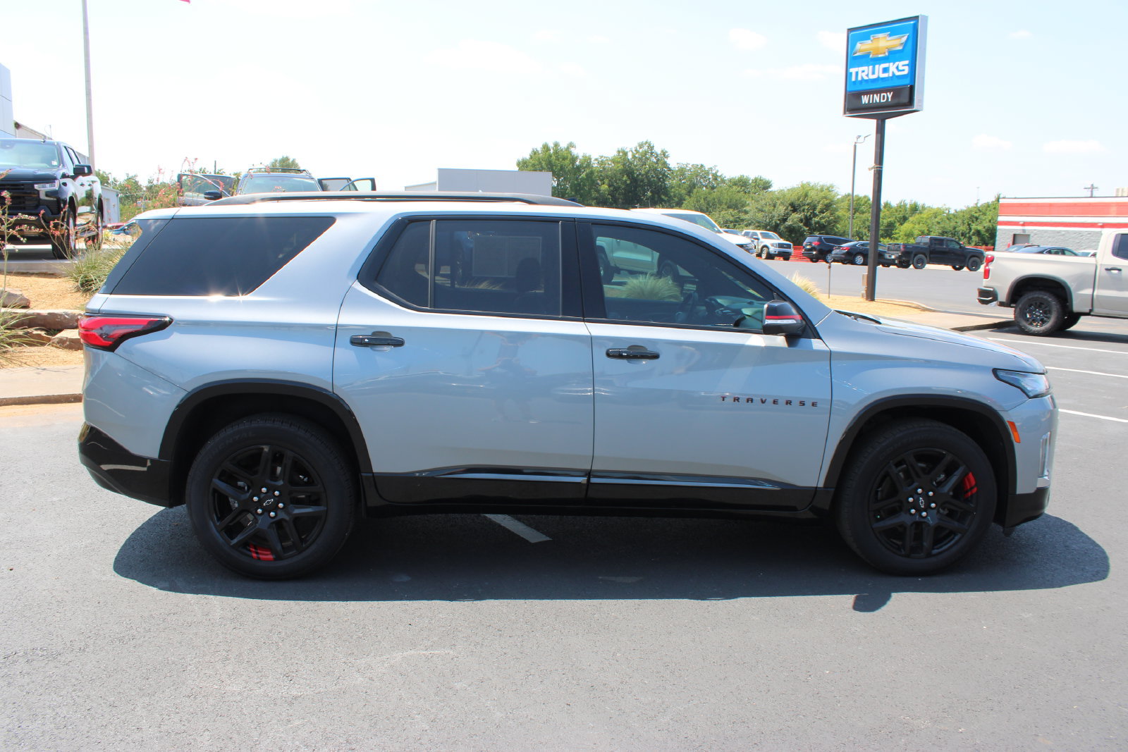 Used 2023 Chevrolet Traverse Premier w/ Redline Edition FWD image 9