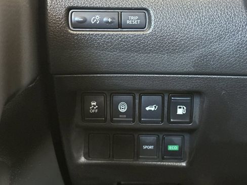 Used 2020 Nissan Rogue SV FWD image 33