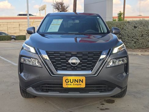 Used 2023 Nissan Rogue SV image 2