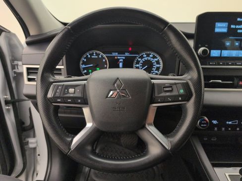 Used 2022 Mitsubishi Outlander SE image 27