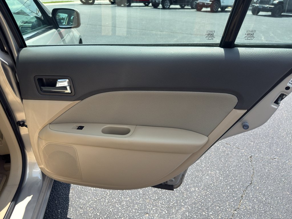 Used 2010 Ford Fusion SE FWD image 29
