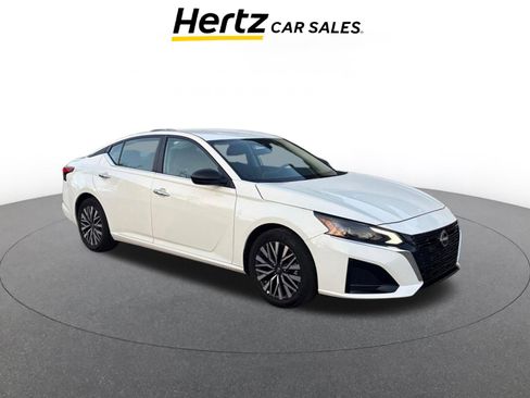 Used 2025 Nissan Altima 2.5 SV FWD image 1