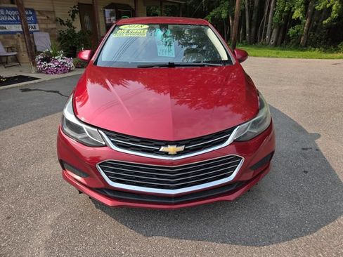 Used 2018 Chevrolet Cruze LT w/ Convenience Package FWD image 9