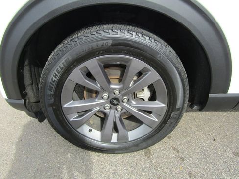 Used 2023 Ford Explorer XLT w/ Equipment Group 202A AWD/4WD image 10