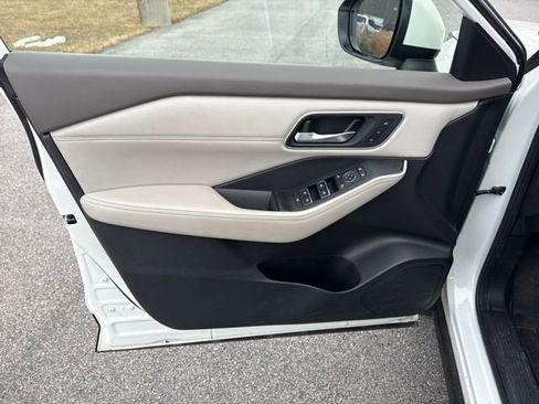 Used 2021 Nissan Rogue SL w/ Premium Package image 15