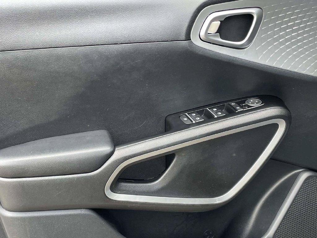 Used 2024 Kia Soul S FWD image 13