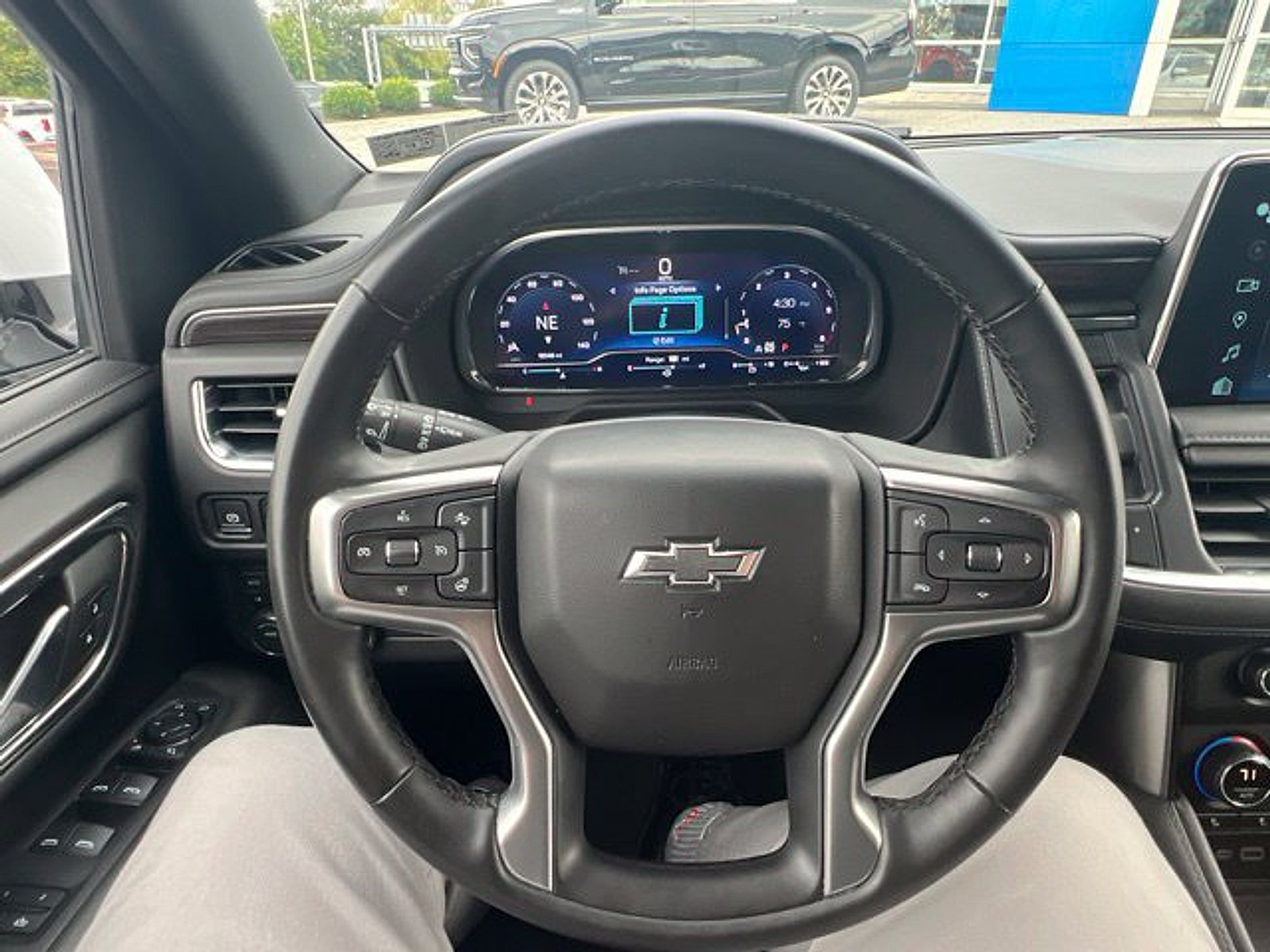Used 2024 Chevrolet Tahoe Z71 w/ Luxury Package AWD/4WD image 13
