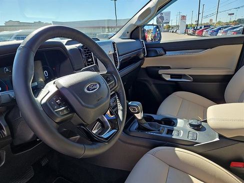 Used 2025 Ford Ranger Lariat w/ FX4 Off-Road Package image 12