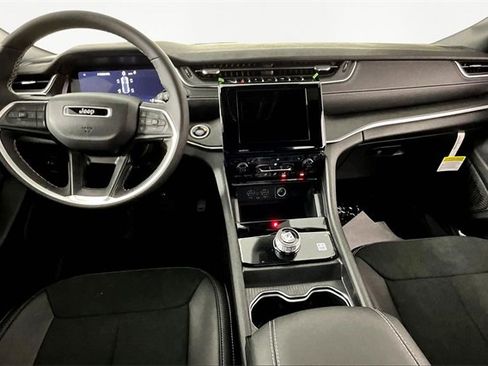 New 2025 Jeep Grand Cherokee Altitude image 6