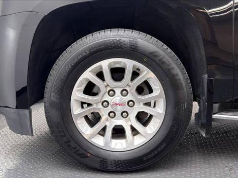 Used 2017 GMC Yukon SLT AWD/4WD image 35