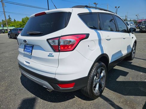 Used 2017 Ford Escape SE w/ SE Leather Comfort Package FWD image 5