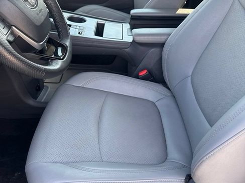 Used 2023 Toyota Sienna Limited FWD image 15