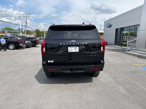Used 2025 Ford Expedition Active AWD/4WD image 5
