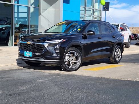 Used 2025 Chevrolet Trax LT image 1
