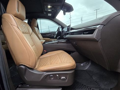 Used 2021 Cadillac Escalade Premium Luxury image 24