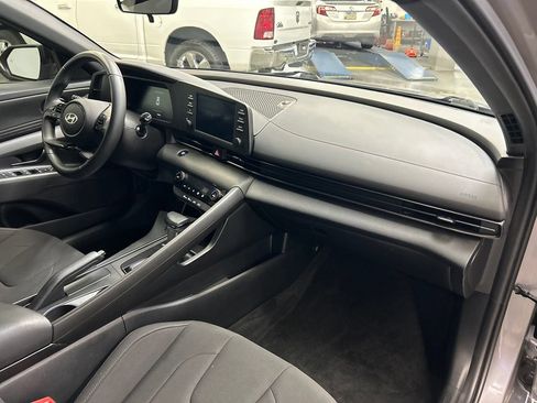 Used 2025 Hyundai Elantra Sport FWD image 14