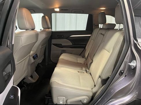 Certified 2018 Toyota Highlander Plus AWD/4WD image 11