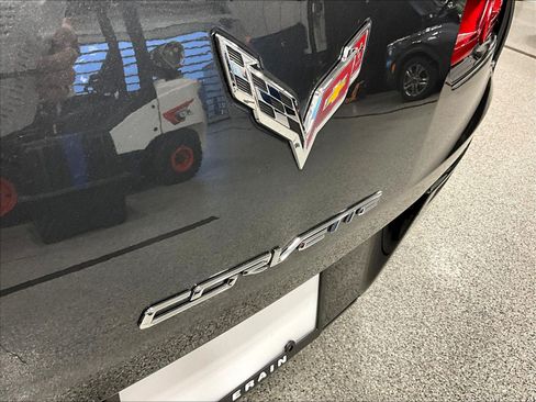 Used 2017 Chevrolet Corvette Stingray Coupe w/ 1LT RWD image 19