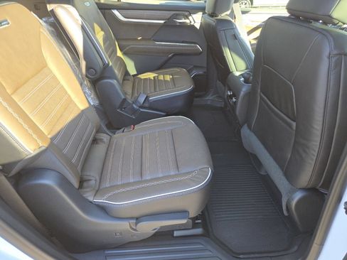 New 2026 GMC Acadia Denali Ultimate w/ LPO, Floor Liner Package AWD/4WD image 30