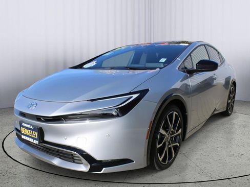 Used 2026 Toyota Prius Plug-In Hybrid image 4