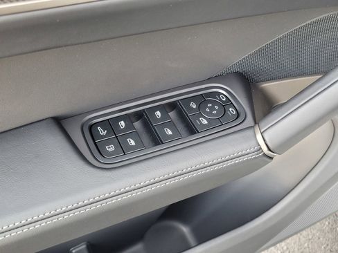 New 2025 Porsche Cayenne Turbo AWD/4WD image 19