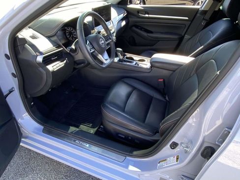 Used 2024 Nissan Altima 2.0 SR image 12